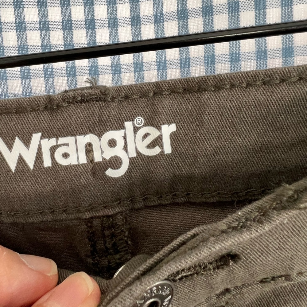 Wrangler Men's Olive Utility Cargo Pants - Dark Olive - Picture 2 of 7